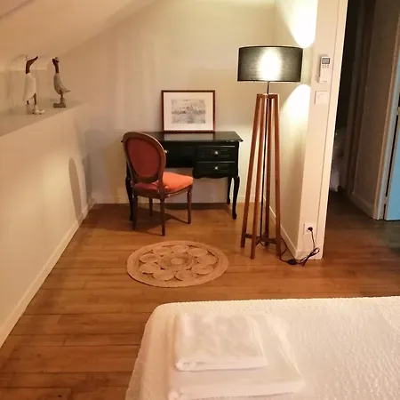 Feriehus Les Mareillauds - Piscine Salon