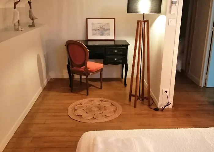 Feriehus Les Mareillauds - Piscine Salon