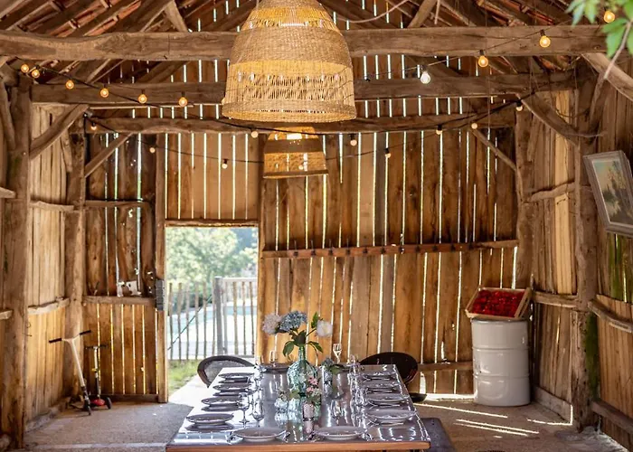 Les Mareillauds - Piscine Salon